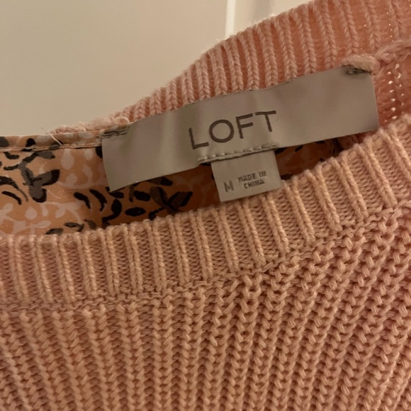 Pink sweater with floral detail on the back - Picture 2 of 4